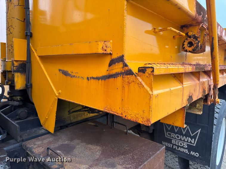 image for item DW3383 2000 International 4900 dump truck