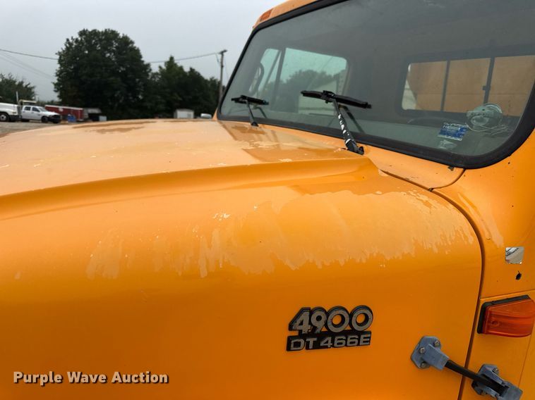 image for item DW3383 2000 International 4900 dump truck