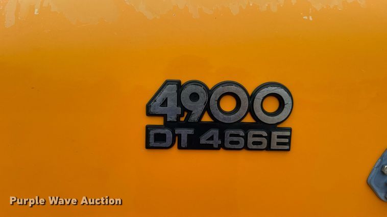 image for item DW3383 2000 International 4900 dump truck