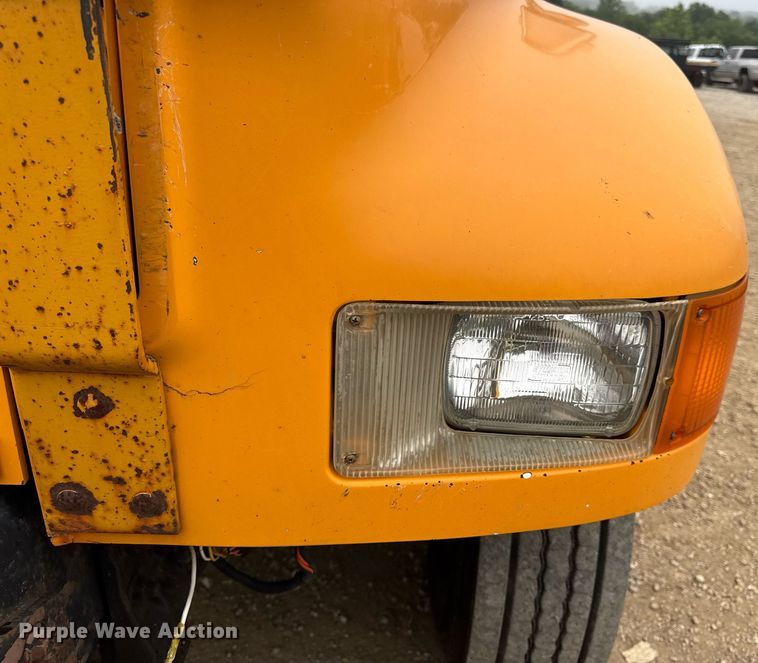 image for item DW3383 2000 International 4900 dump truck