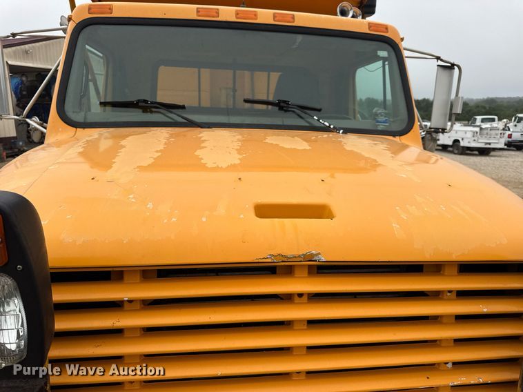 image for item DW3383 2000 International 4900 dump truck