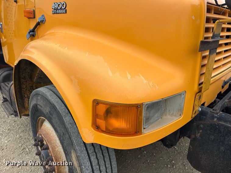 image for item DW3383 2000 International 4900 dump truck