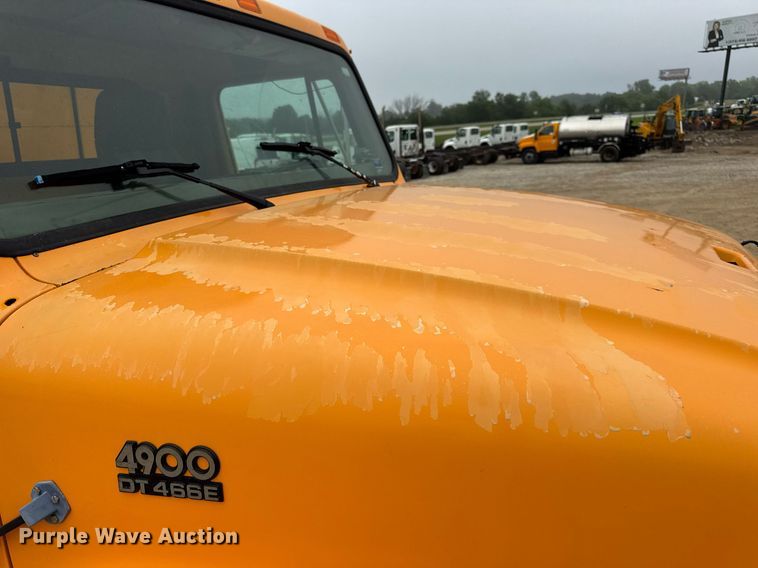 image for item DW3383 2000 International 4900 dump truck