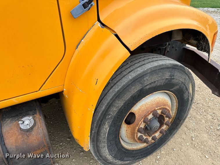 image for item DW3383 2000 International 4900 dump truck