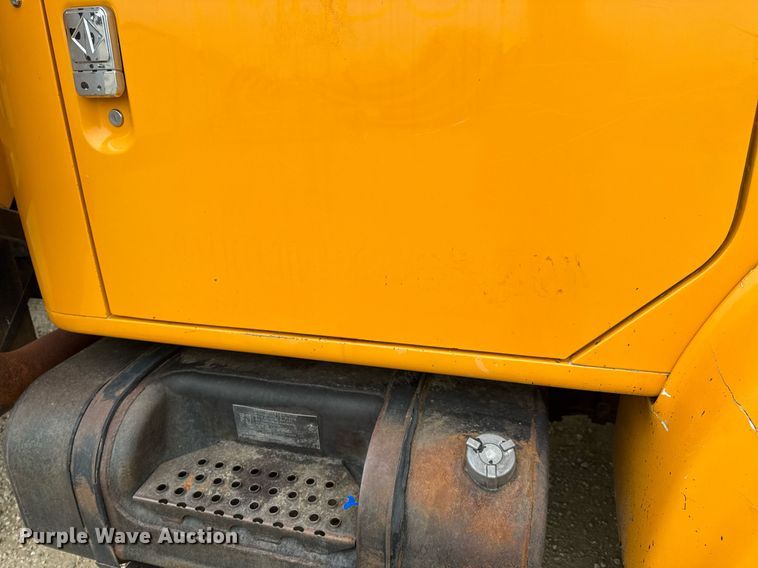 image for item DW3383 2000 International 4900 dump truck