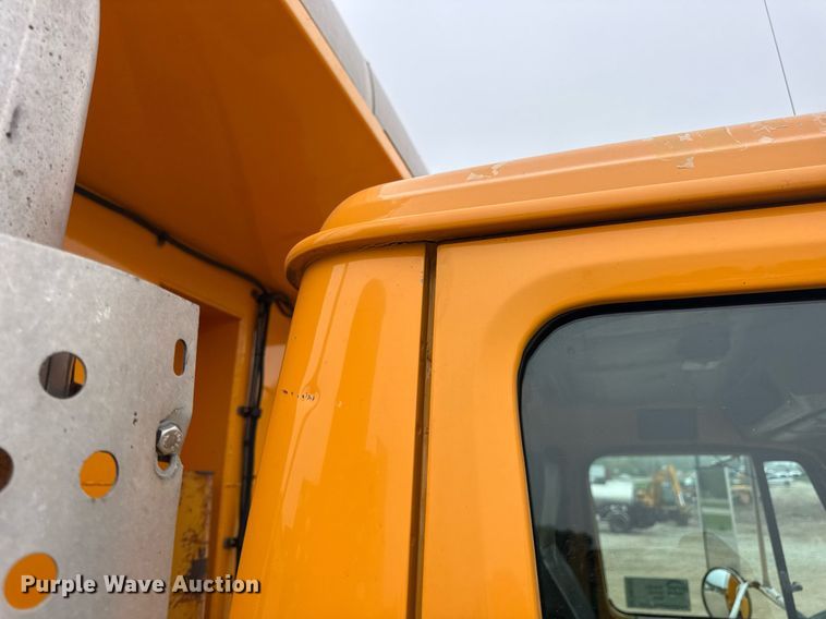 image for item DW3383 2000 International 4900 dump truck