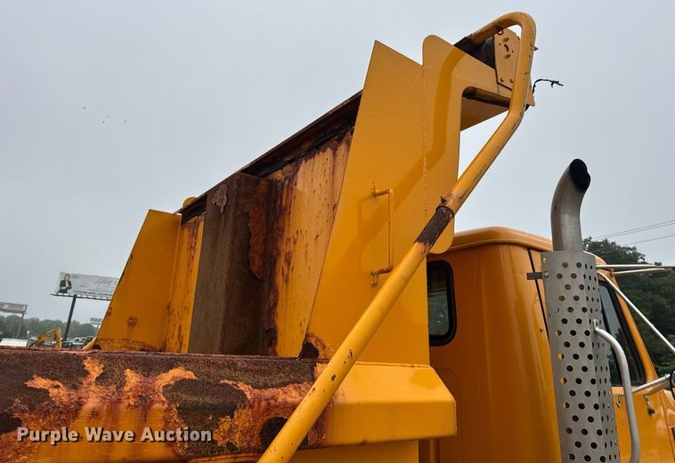image for item DW3383 2000 International 4900 dump truck