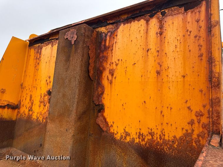 image for item DW3383 2000 International 4900 dump truck