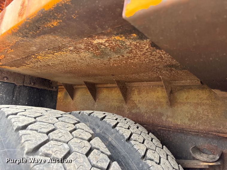 image for item DW3383 2000 International 4900 dump truck