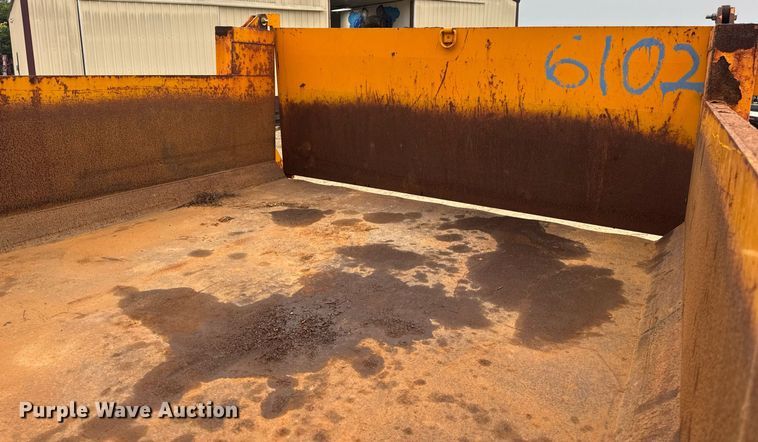 image for item DW3383 2000 International 4900 dump truck