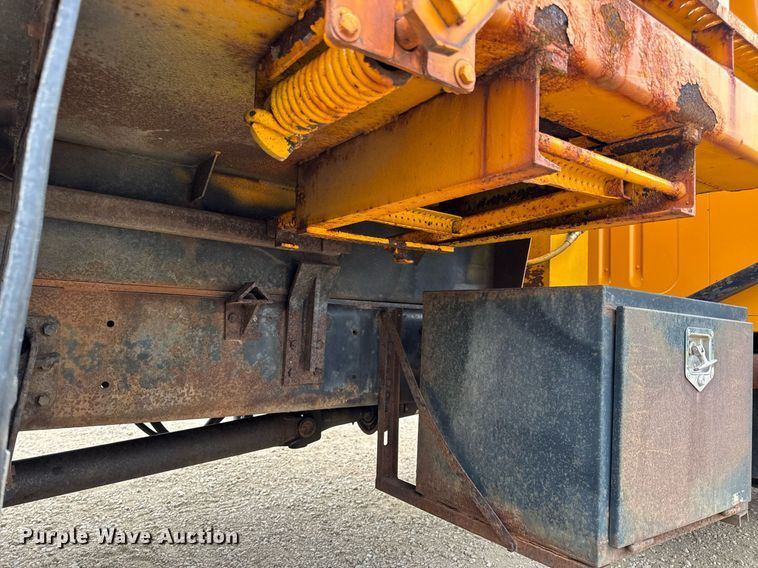 image for item DW3383 2000 International 4900 dump truck