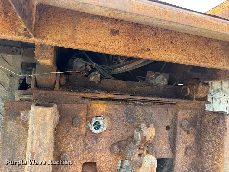 image for item DW3383 2000 International 4900 dump truck