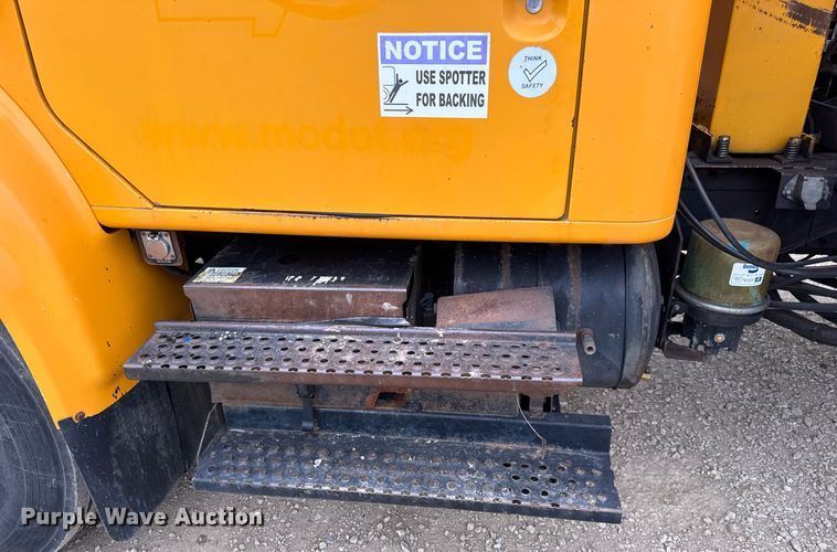 image for item DW3383 2000 International 4900 dump truck