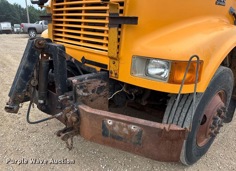 image for item DW3383 2000 International 4900 dump truck