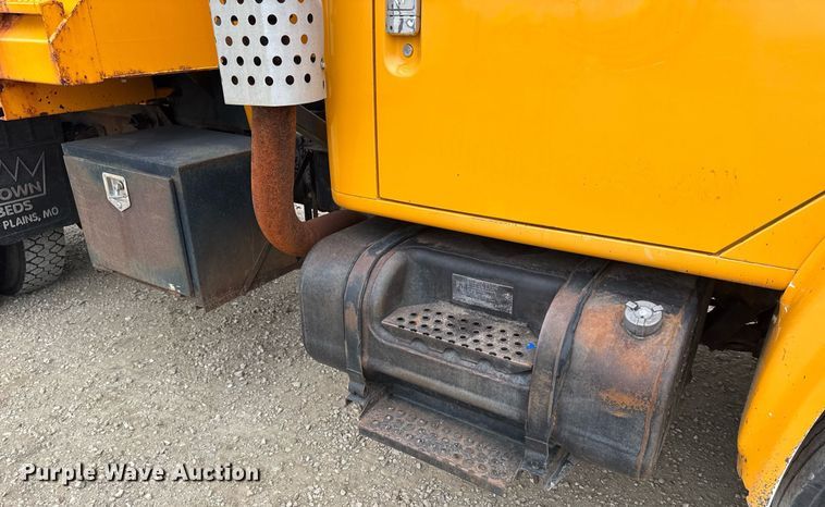 image for item DW3383 2000 International 4900 dump truck