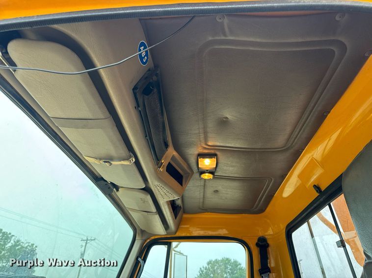 image for item DW3383 2000 International 4900 dump truck