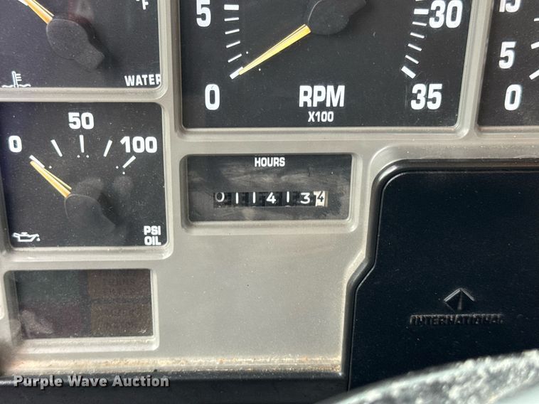 image for item DW3383 2000 International 4900 dump truck