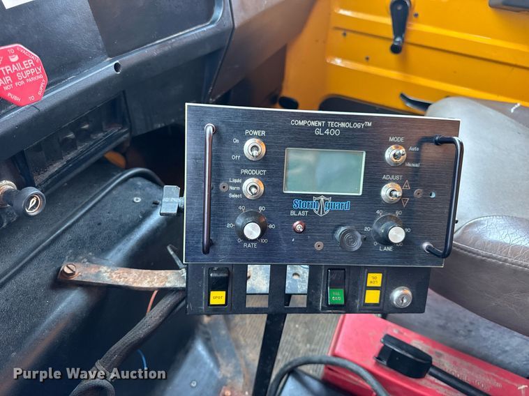 image for item DW3383 2000 International 4900 dump truck