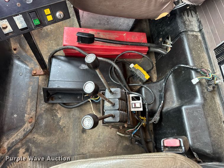 image for item DW3383 2000 International 4900 dump truck