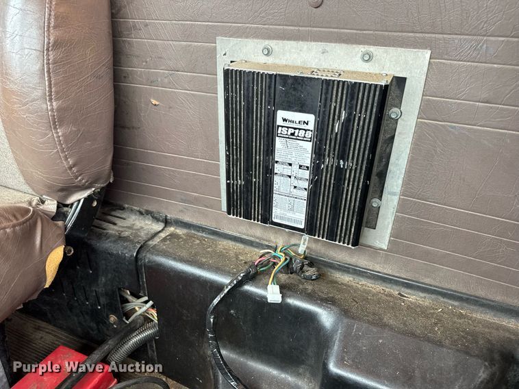 image for item DW3383 2000 International 4900 dump truck