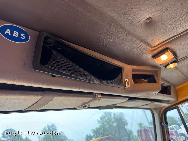 image for item DW3383 2000 International 4900 dump truck