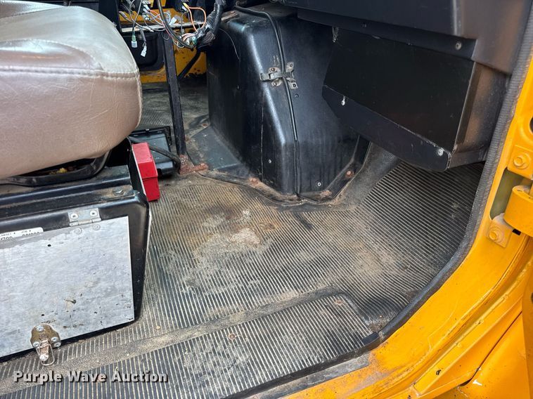 image for item DW3383 2000 International 4900 dump truck