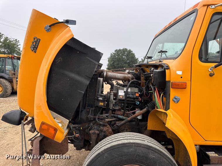 image for item DW3383 2000 International 4900 dump truck
