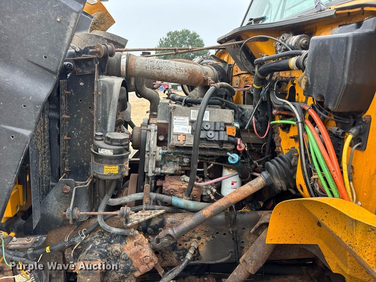 image for item DW3383 2000 International 4900 dump truck