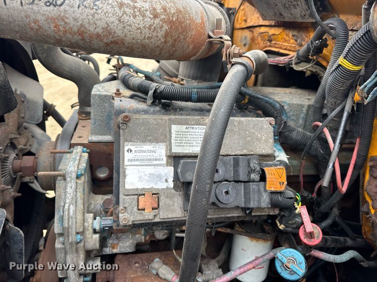 image for item DW3383 2000 International 4900 dump truck