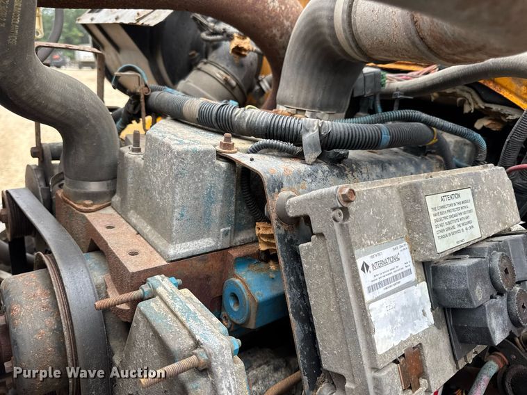 image for item DW3383 2000 International 4900 dump truck