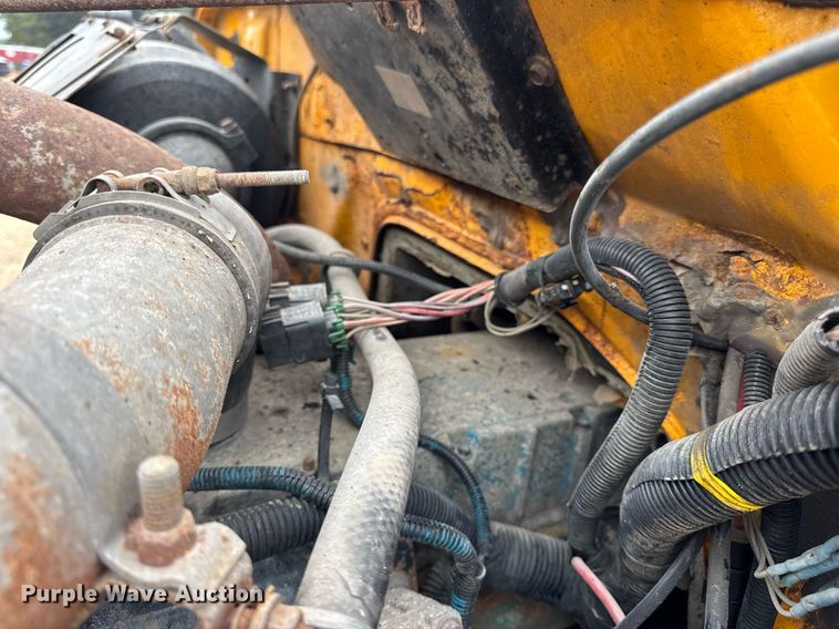 image for item DW3383 2000 International 4900 dump truck