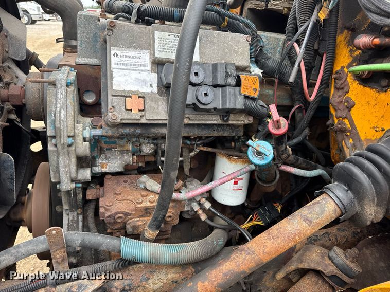 image for item DW3383 2000 International 4900 dump truck