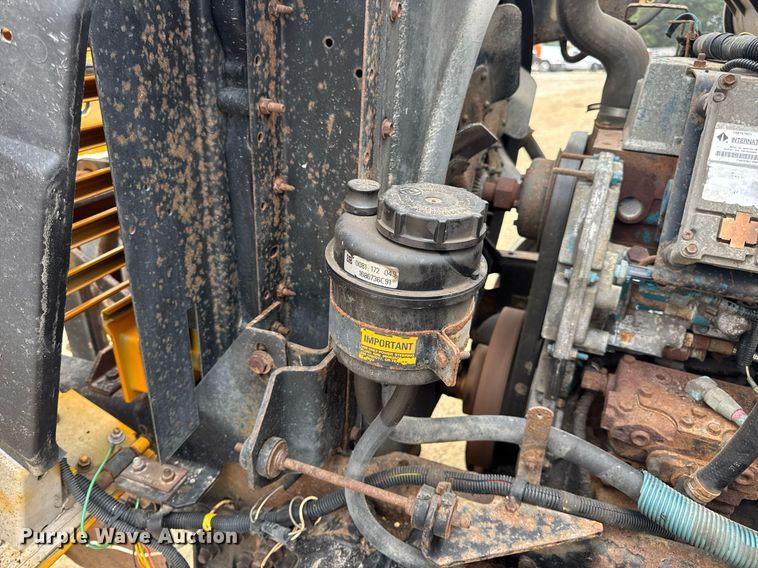 image for item DW3383 2000 International 4900 dump truck