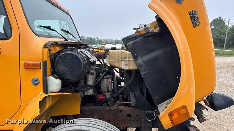 image for item DW3383 2000 International 4900 dump truck