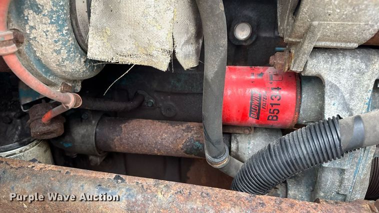 image for item DW3383 2000 International 4900 dump truck