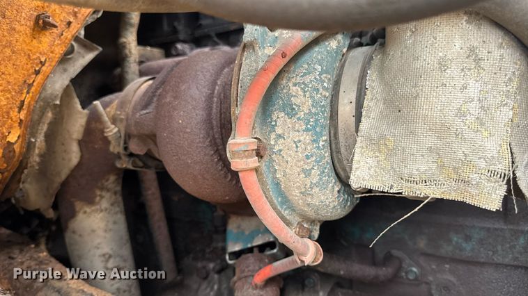 image for item DW3383 2000 International 4900 dump truck