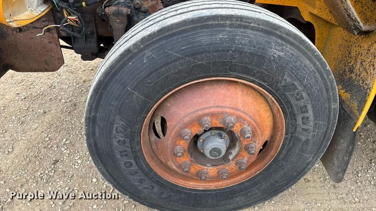 image for item DW3383 2000 International 4900 dump truck