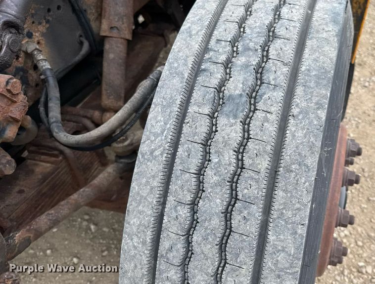 image for item DW3383 2000 International 4900 dump truck