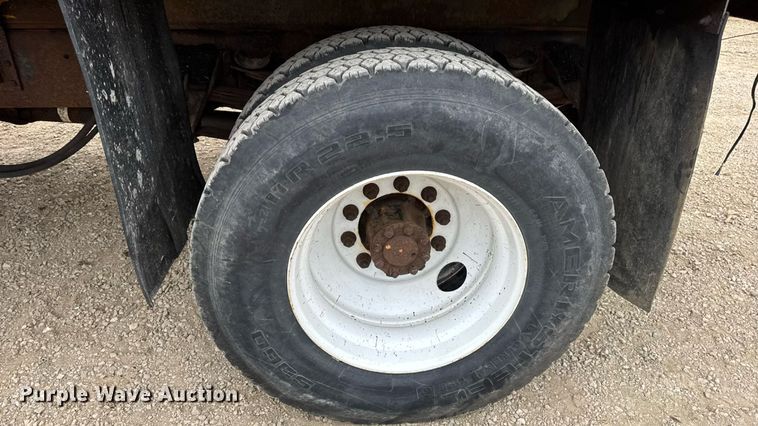 image for item DW3383 2000 International 4900 dump truck