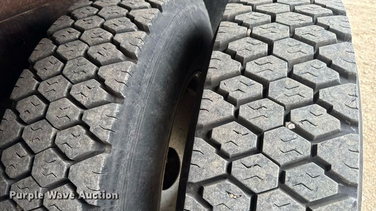 image for item DW3383 2000 International 4900 dump truck