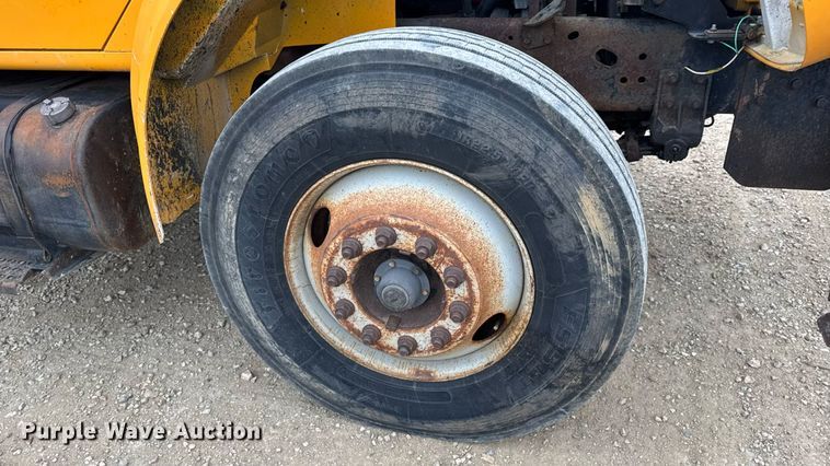 image for item DW3383 2000 International 4900 dump truck