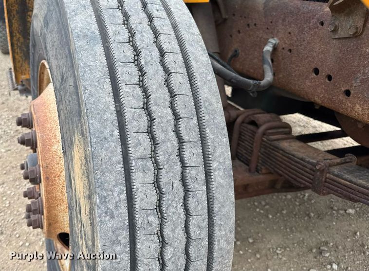 image for item DW3383 2000 International 4900 dump truck