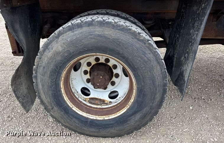 image for item DW3383 2000 International 4900 dump truck