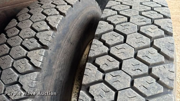 image for item DW3383 2000 International 4900 dump truck