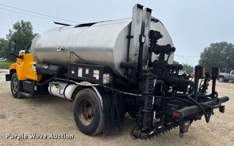 image for item DW3384 2005 Chevrolet C7500 oil distributor truck