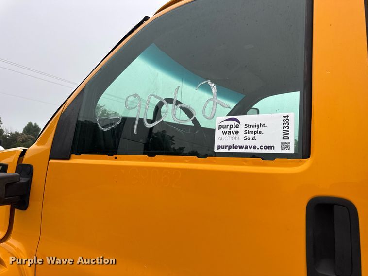 image for item DW3384 2005 Chevrolet C7500 oil distributor truck