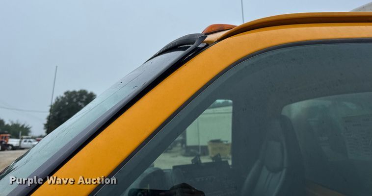 image for item DW3384 2005 Chevrolet C7500 oil distributor truck