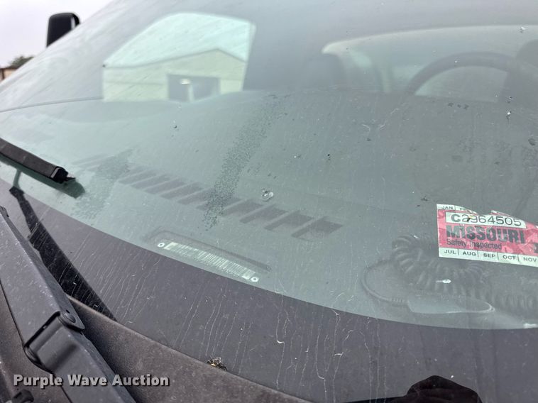 image for item DW3384 2005 Chevrolet C7500 oil distributor truck