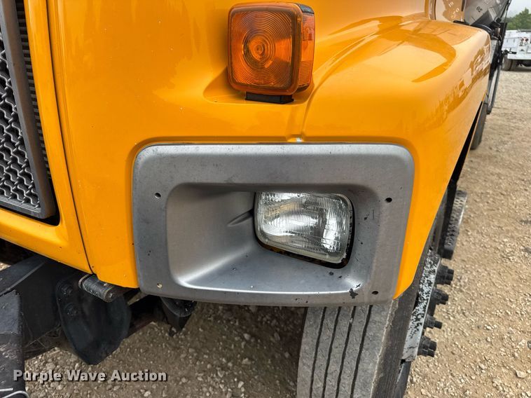 image for item DW3384 2005 Chevrolet C7500 oil distributor truck