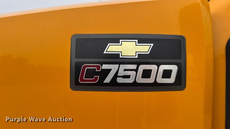 image for item DW3384 2005 Chevrolet C7500 oil distributor truck